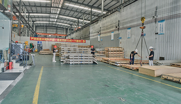 非若特鋼業(yè)廠(chǎng)房車(chē)間